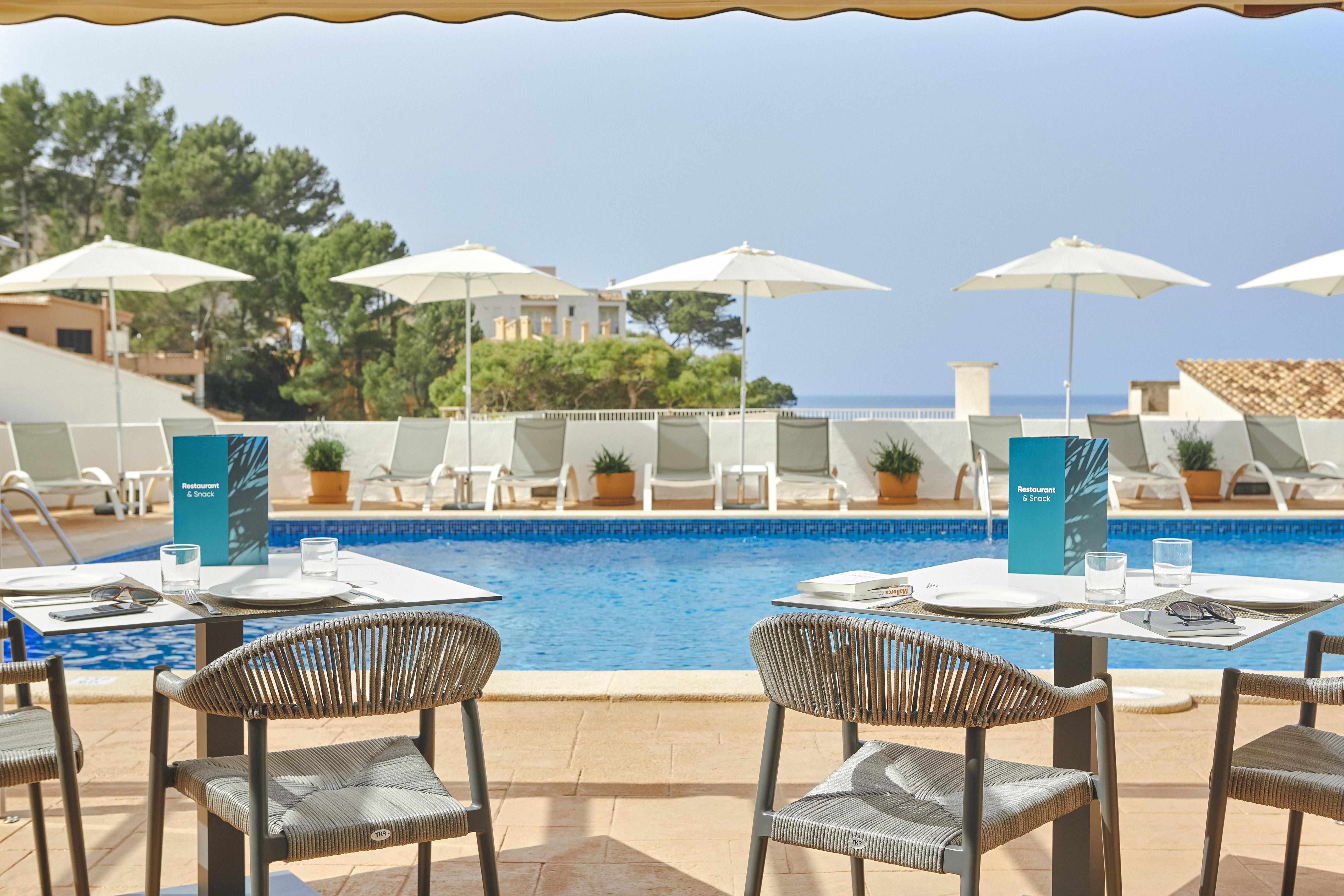 Universal Aparthotel Don Camilo Sant Elm Exterior photo