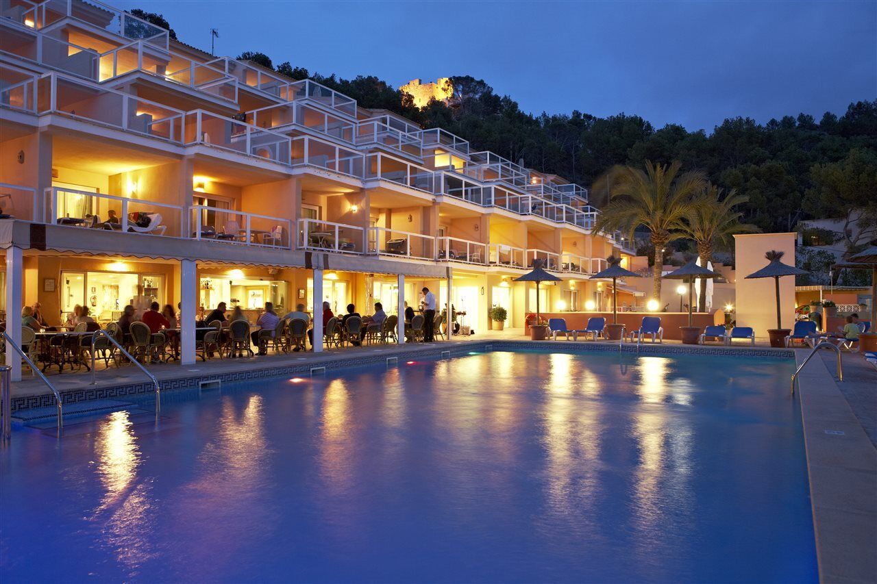Universal Aparthotel Don Camilo Sant Elm Exterior photo